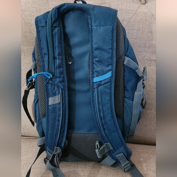 Outdoor Hydration Backpack - Picture 3 of 3